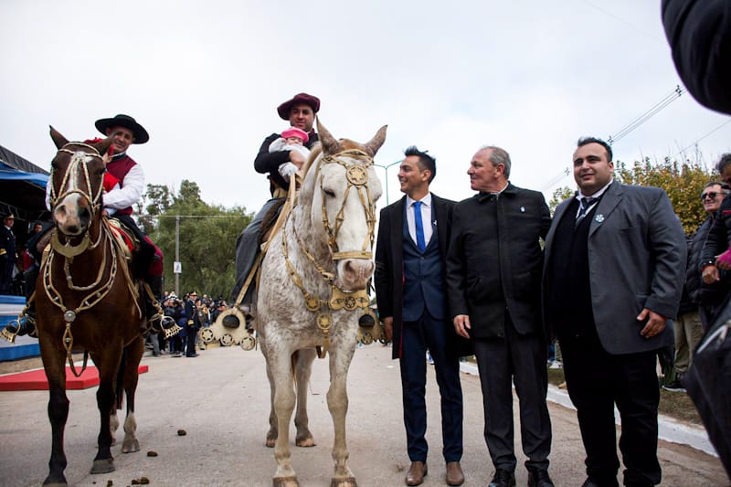 Los tres intendentes del Gran Río Cuarto encabezaron los festejos del 25 de Mayo en Las Higueras - imagen 7